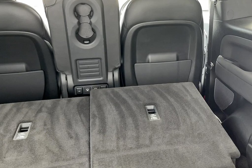 Defender 90 Commercial 2