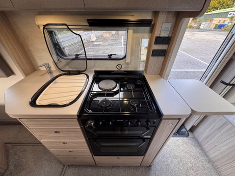 Elddis Autoquest 150 18