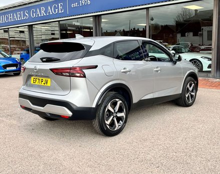 Nissan Qashqai 1.3 Qashqai N-Connecta DiG-T MHEV 5dr 8