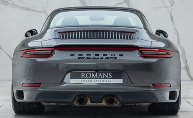 Porsche 911 Targa 4 GTS (991.2) 10
