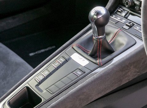 Porsche Cayman GT4 17