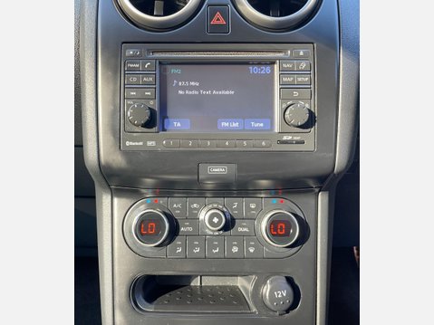 Nissan Qashqai 2.0 dCi Tekna Auto 4WD Euro 5 5dr (AVM) 32