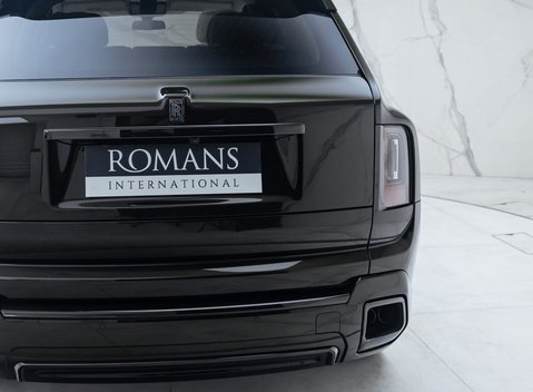 Rolls-Royce Cullinan Series II BLACK BADGE 38