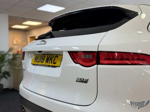 Jaguar F-Pace 2.0 D180 Prestige Auto AWD Euro 6 (s/s) 5dr 17
