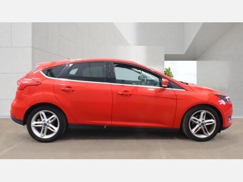 Ford Focus 1.0T EcoBoost Titanium Euro 6 (s/s) 5dr 3