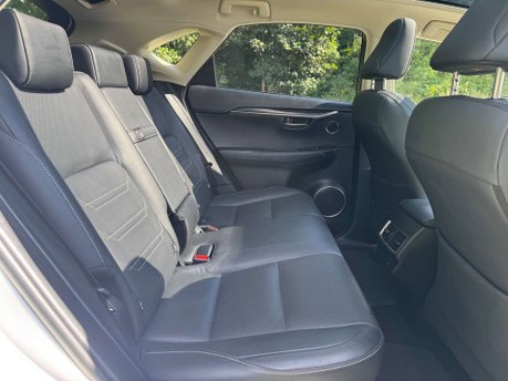 Lexus NX 2.5 NX 300h Takumi CVT 4WD 5dr 40
