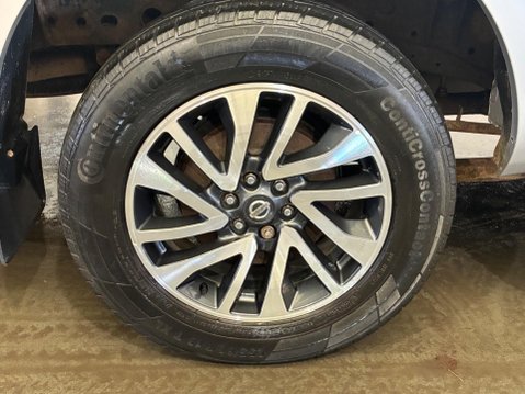 Nissan Navara 2.3 dCi Tekna 4WD Euro 6 (s/s) 4dr 37