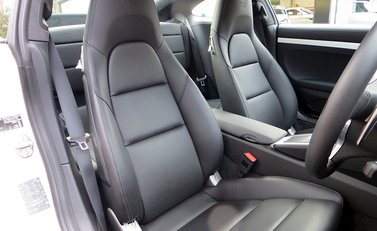 Porsche 911 (991) Martini Racing Edition 17