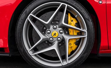 Ferrari F8 Tributo Spider 12