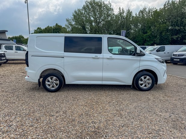 Ford Transit Custom Crew Cab SWB L1H1 Limited 320 A/C Alloys Camera Nav Sensors EURO 6 6