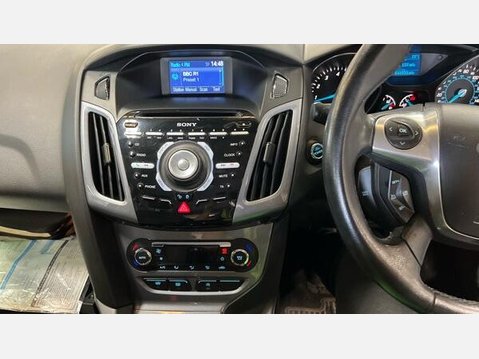 Ford Focus 1.0T EcoBoost Titanium Euro 5 (s/s) 5dr 7