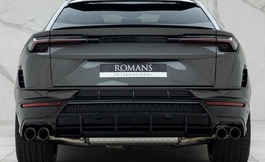 Lamborghini Urus S 5