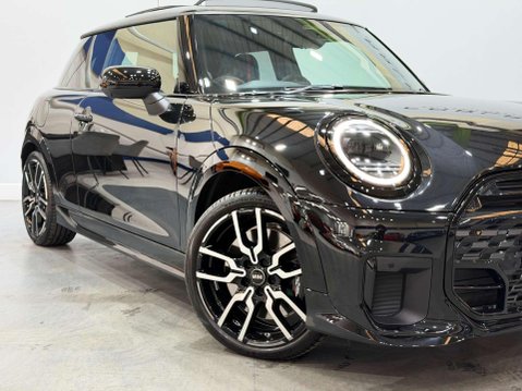 Mini Hatch 2.0S Sport Hatchback 3dr Petrol Steptronic Euro 6 (s/s) (204 ps) 7