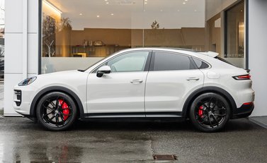 Porsche Cayenne TURBO E-HYBRID COUPE 3