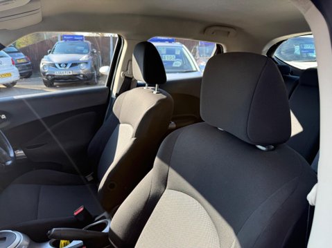Nissan Juke 1.6 Acenta CVT Euro 5 5dr 38