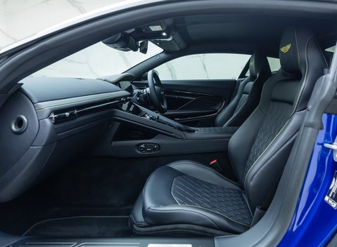 Aston Martin DB12 V8 17