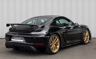 Porsche 718 Cayman GT4 7