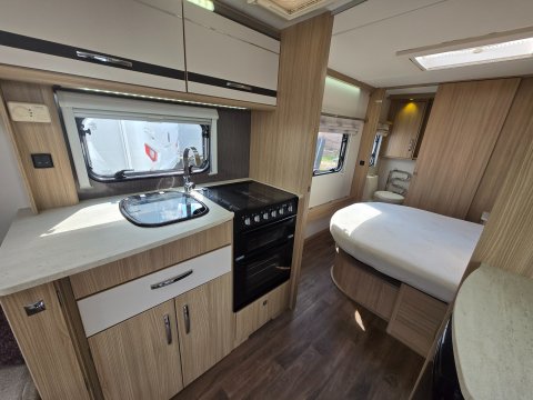 Coachman Pastiche 575 10