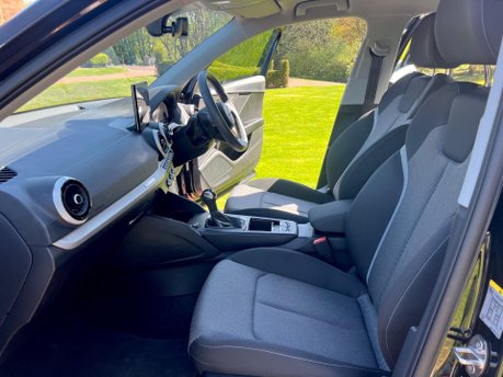 Audi Q2 TFSI SPORT 11