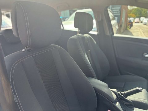 Renault Megane 1.6 16V Dynamique TomTom Hatchback 3dr Petrol Manual (163 g/km, 110 bhp) 9