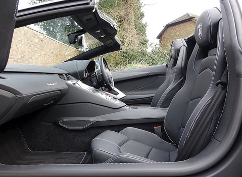 Lamborghini Aventador LP 700-4 Roadster 7