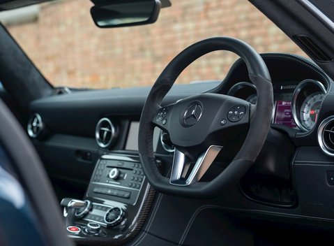 Mercedes-Benz SLS AMG 13