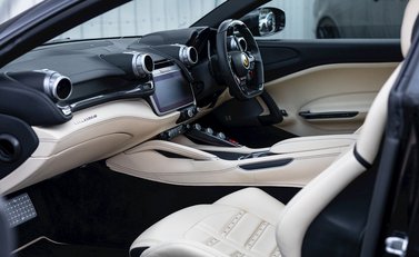 Ferrari GTC4 Lusso 16