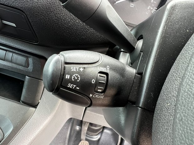Peugeot Expert MWB L2H1 Professional 2700 Air Con Sensors Tow Bar EURO 6 NO VAT 45