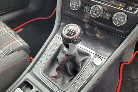 Volkswagen Golf GTI 43