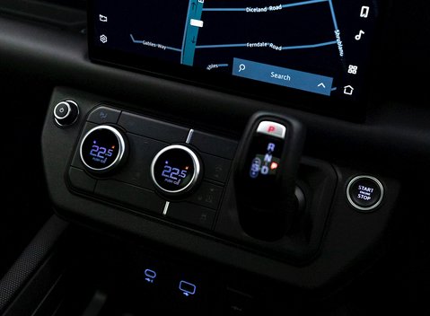 Land Rover Defender 110 V8 Bond Edition 19