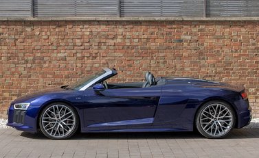 Audi R8 V10 Spyder 2
